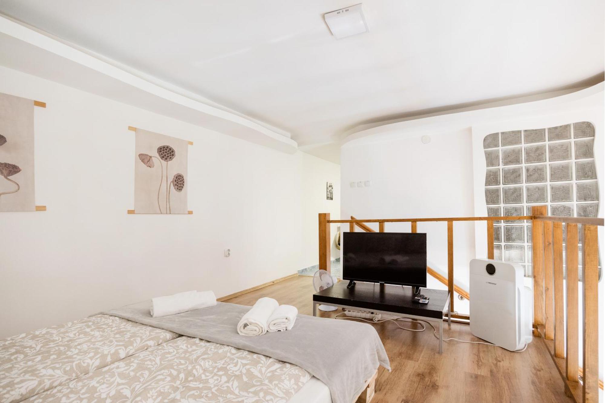 Stylish Natural With Sauna - Heroes Square Apartment *
